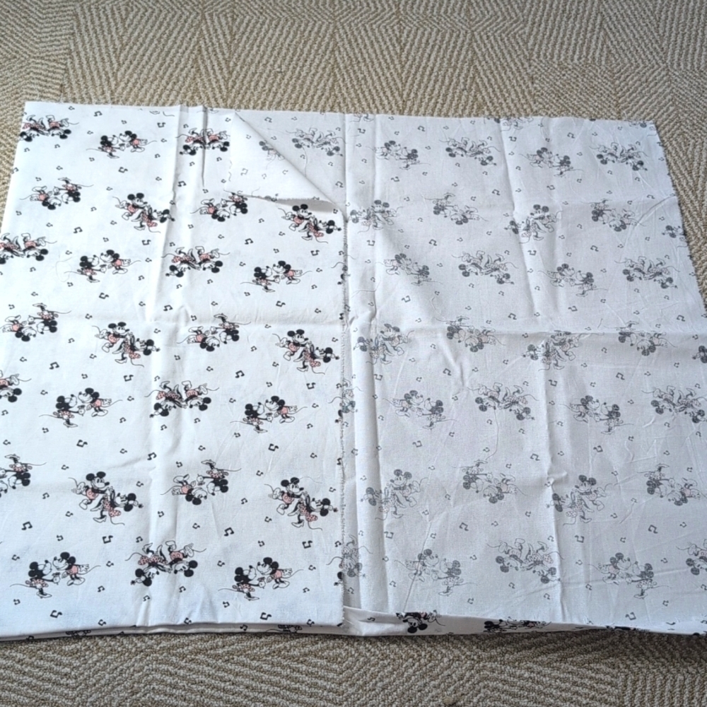 Spring Creative Disney Mickey & Minnie Musical Cotton Quilt Craft Fabric - Picture 5 of 9